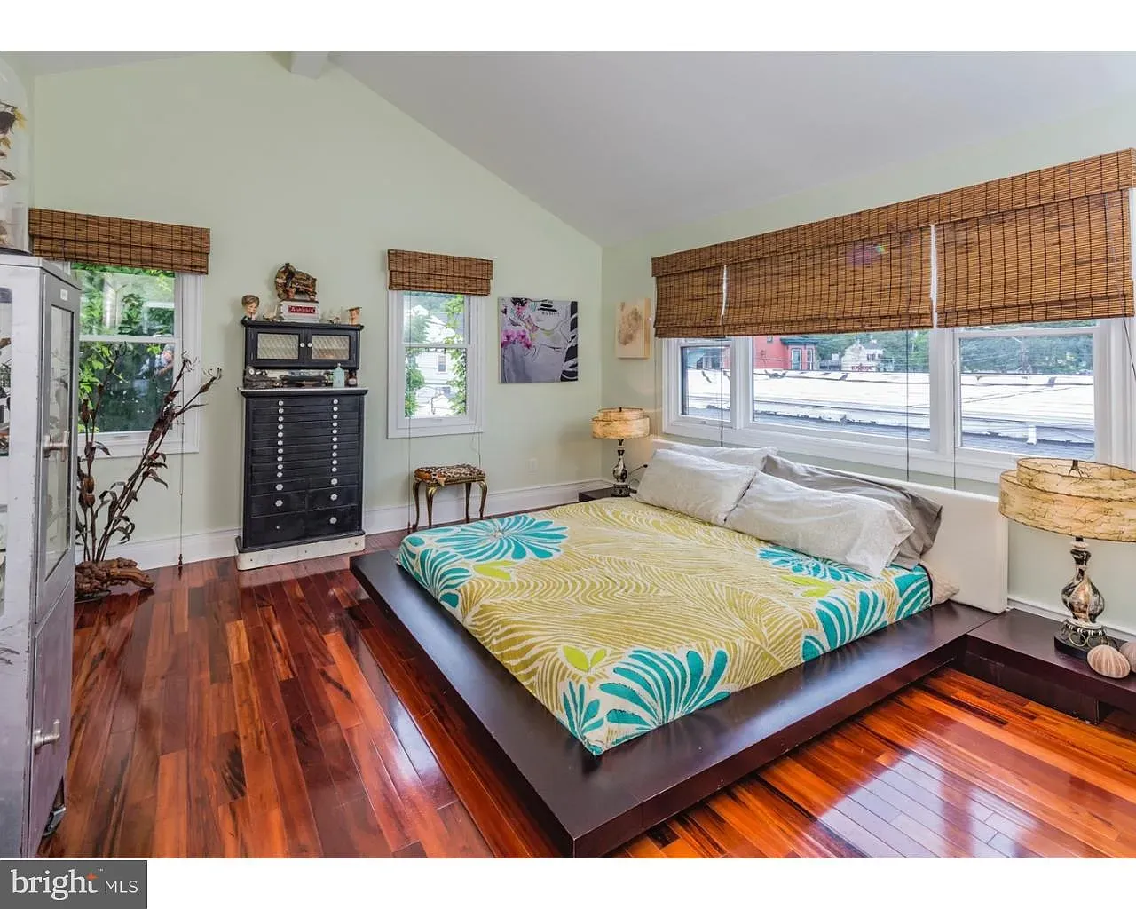 Bedroom goes tropical with that quilt. Cute, maybe a tad bold for mornings.