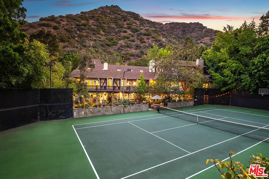 Back outside—surprise court. Green-on-green with hills. Who’s actually playing?