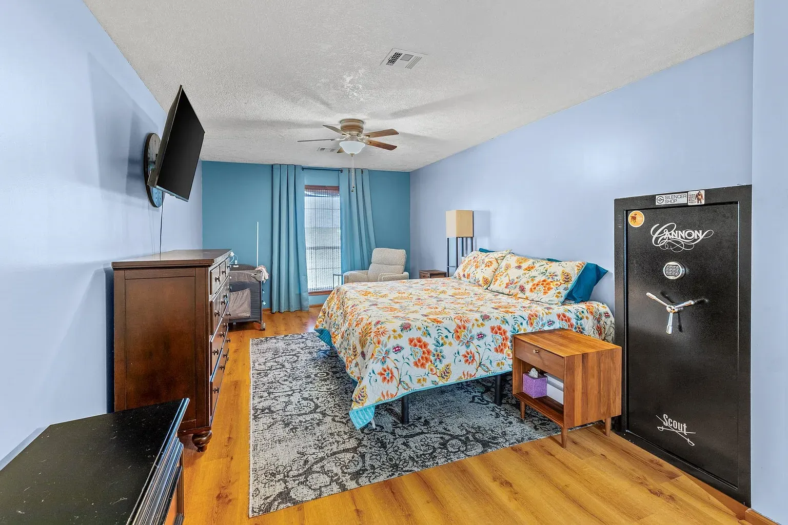Bedroom goes floral heavy. I mean, cool, maybe a bit much?