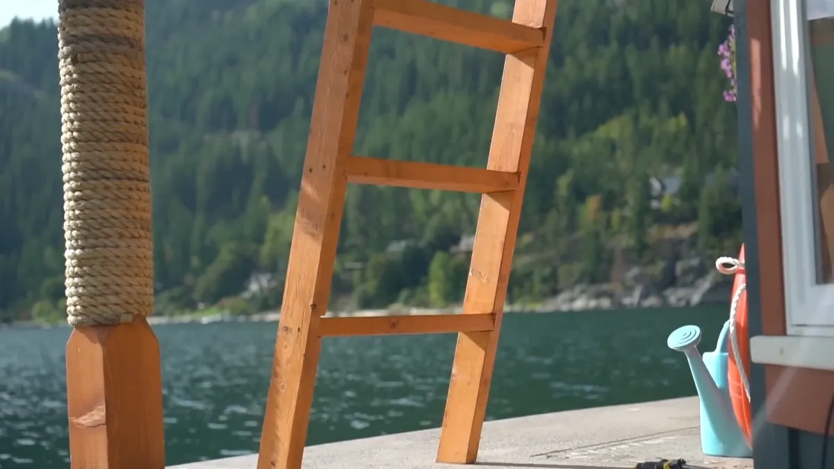 Frame at 12:43