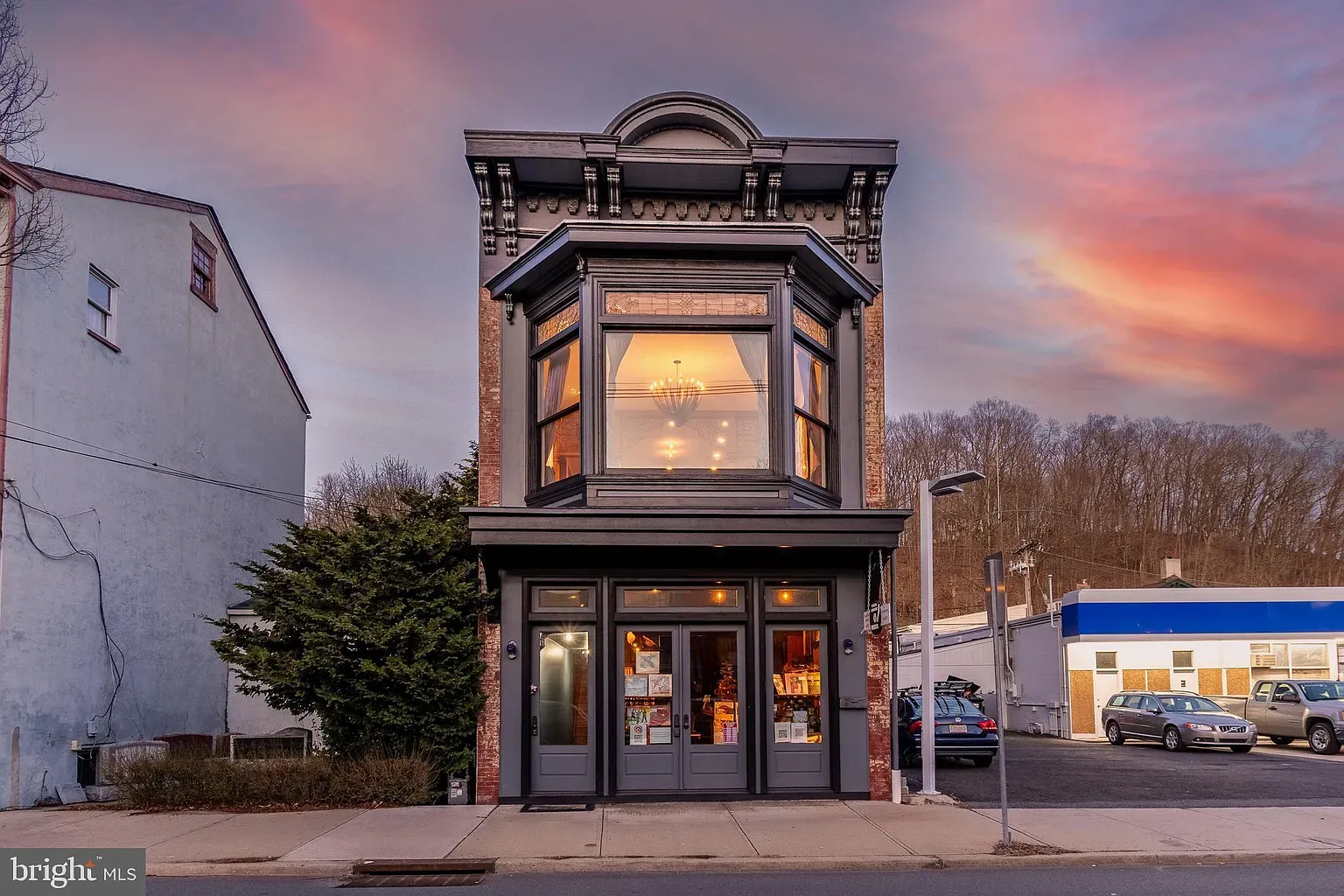 Here’s the facade—dark wood, ornate cornices, full Victorian drama. Kinda obsessed.