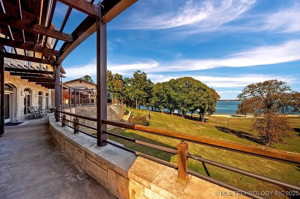 Not sure about this combo — curved balcony and chunky railings, but view wins.