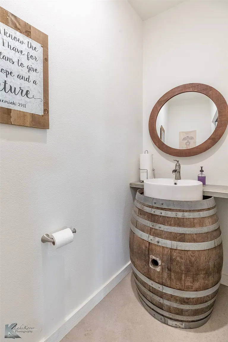 Barrel sink! Rustic gimmick, anyone know how this drains?