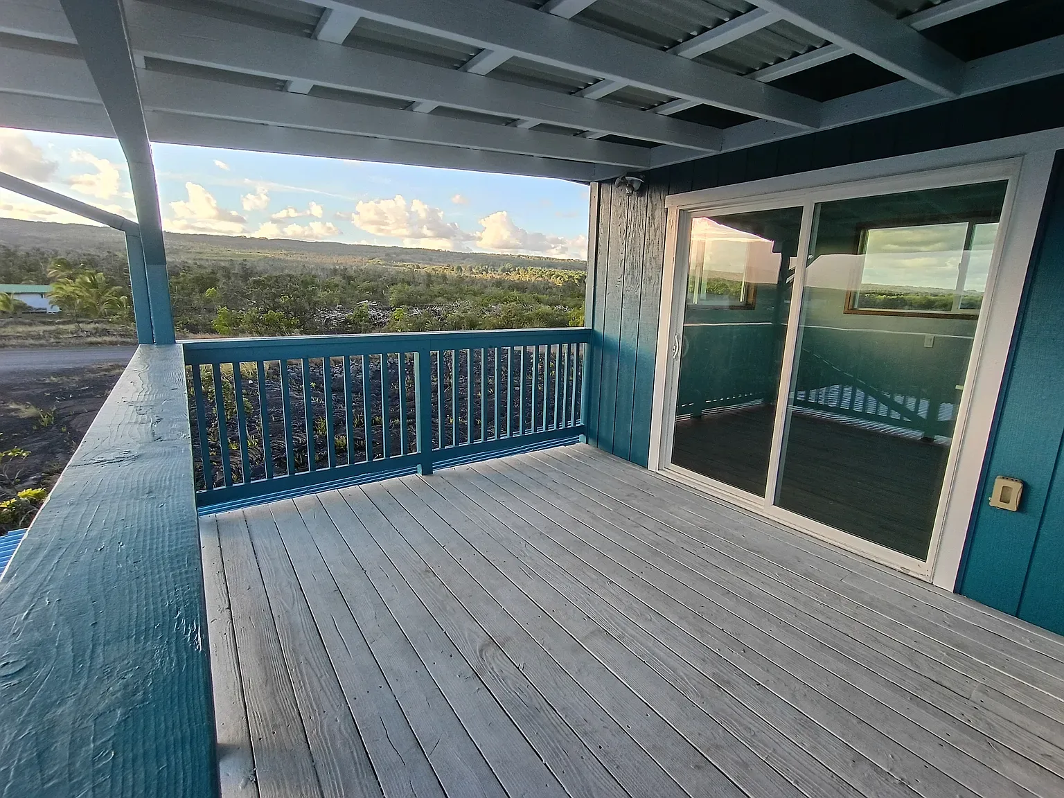 Another balcony in turquoise. Anyone know why they doubled down on teal?