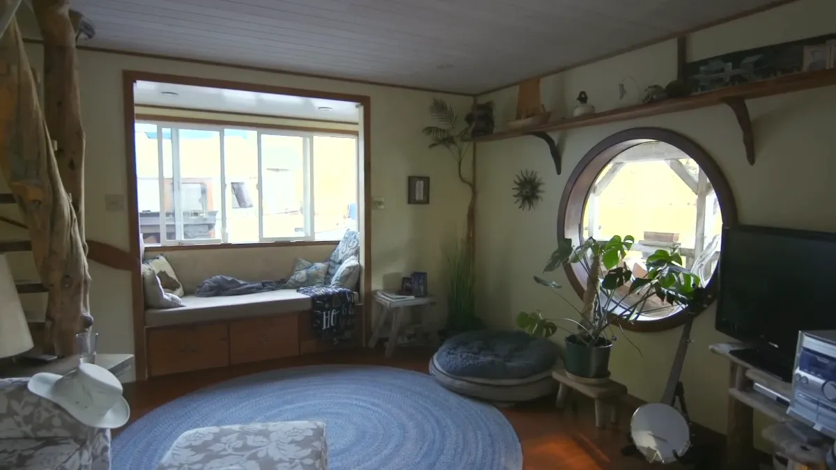 Frame at 01:35