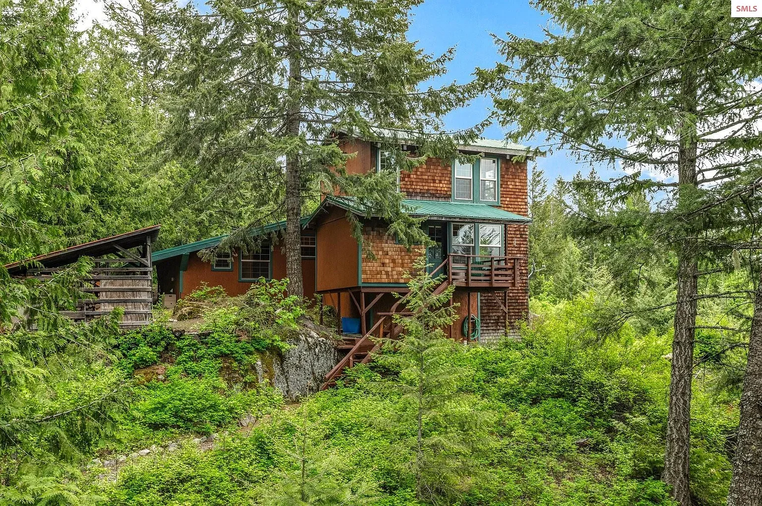 ## Multi-level lines, reddish-brown siding, tucked in the forest—solid look, kind of timeless.