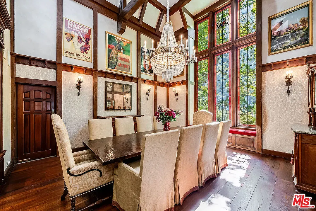 Dining room with grandma-chic chairs around a serious table. Family dinner energy.