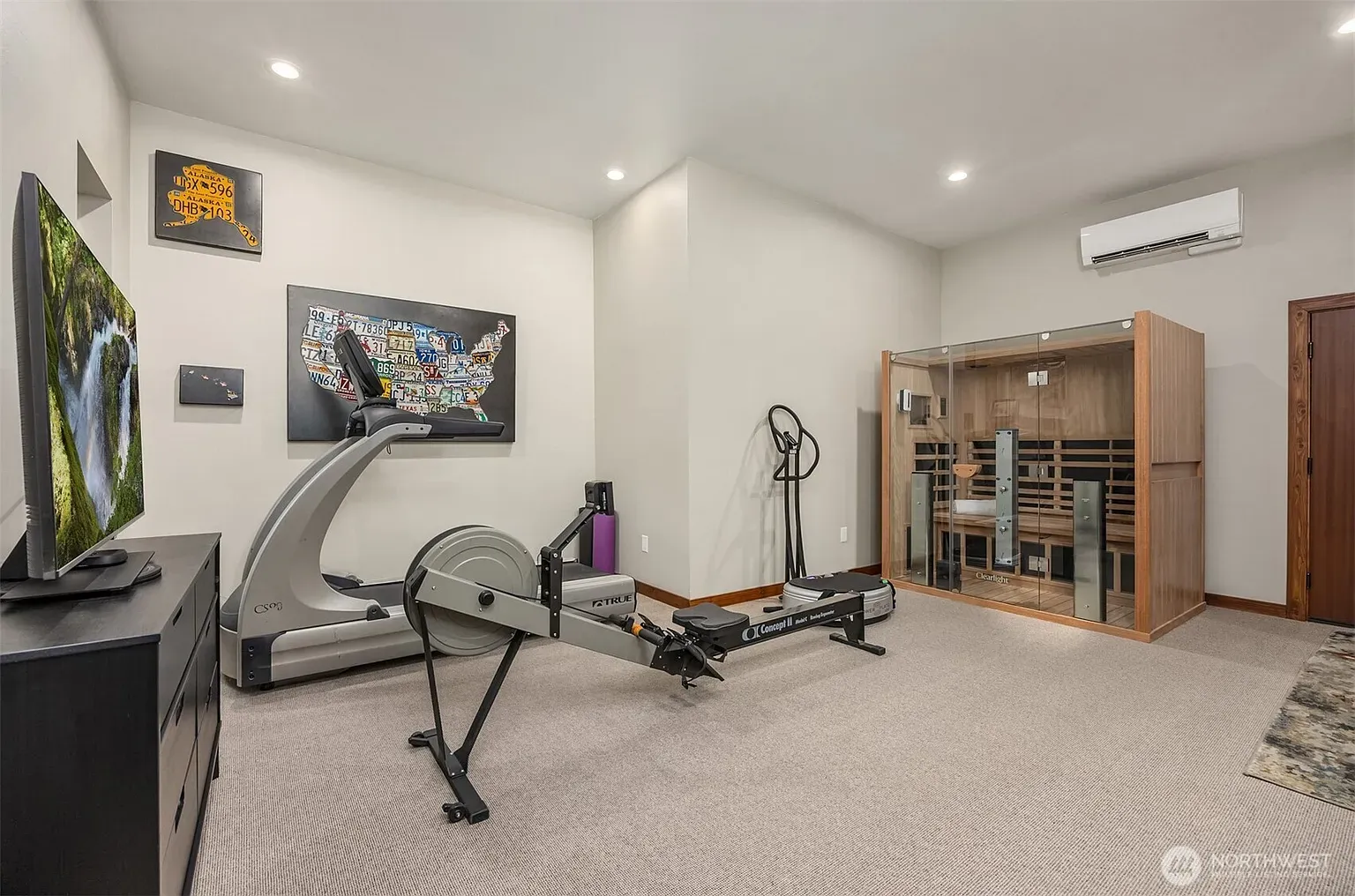 Here’s the gym — lone rower holding it down. Where’s the mat storage?