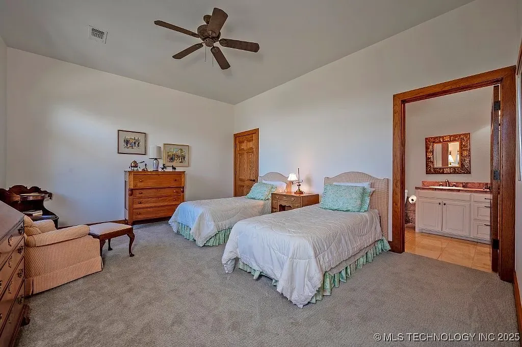 Guest room twin setup — airy, beachy skirts, super calm palette.