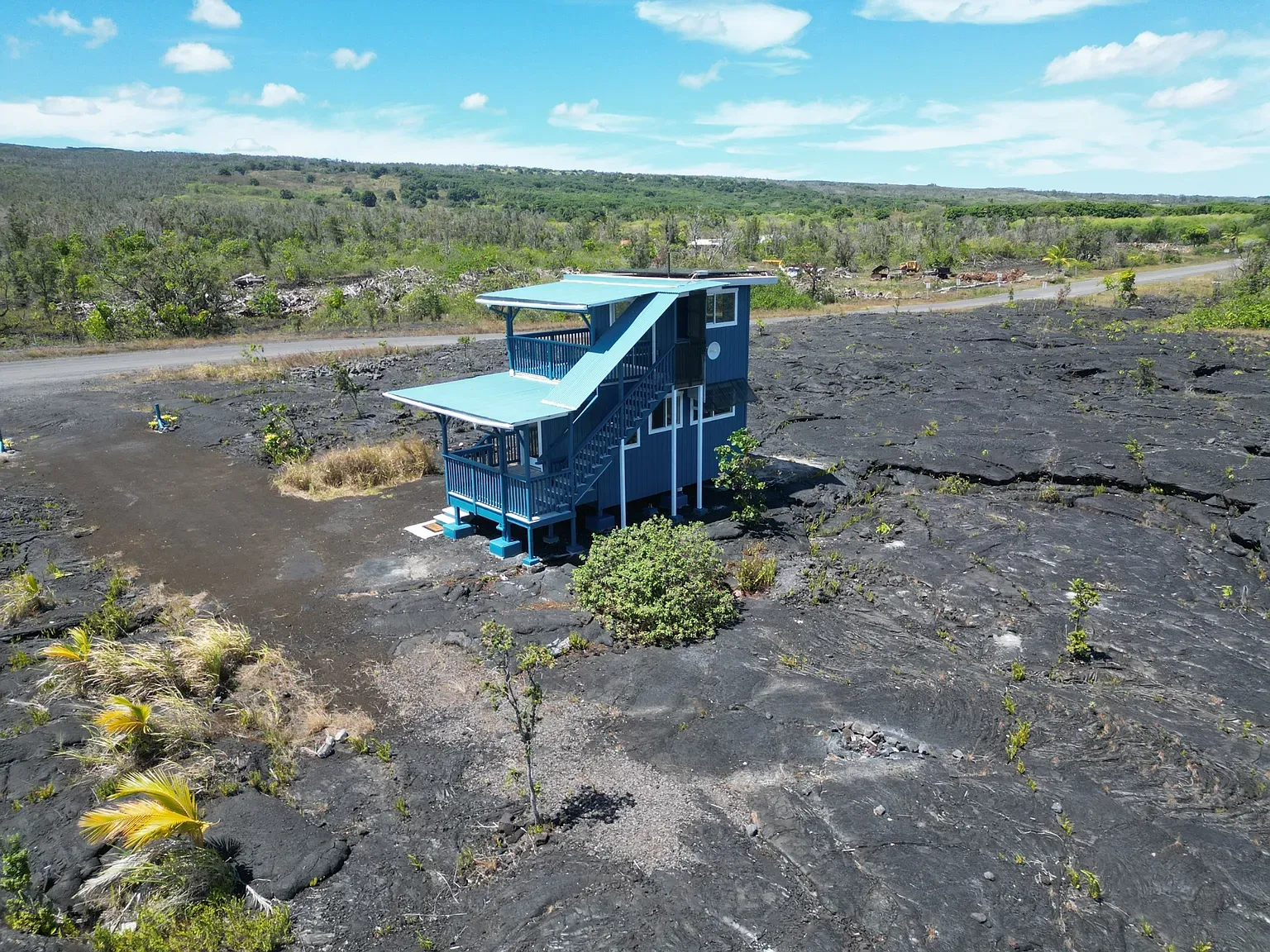 Okay, this backdrop is straight lava. Cool photo, but living here though?
