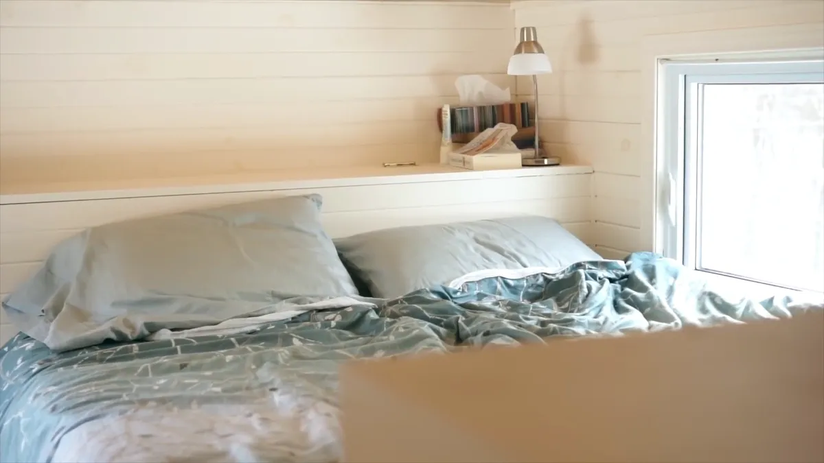 Frame at 9:05