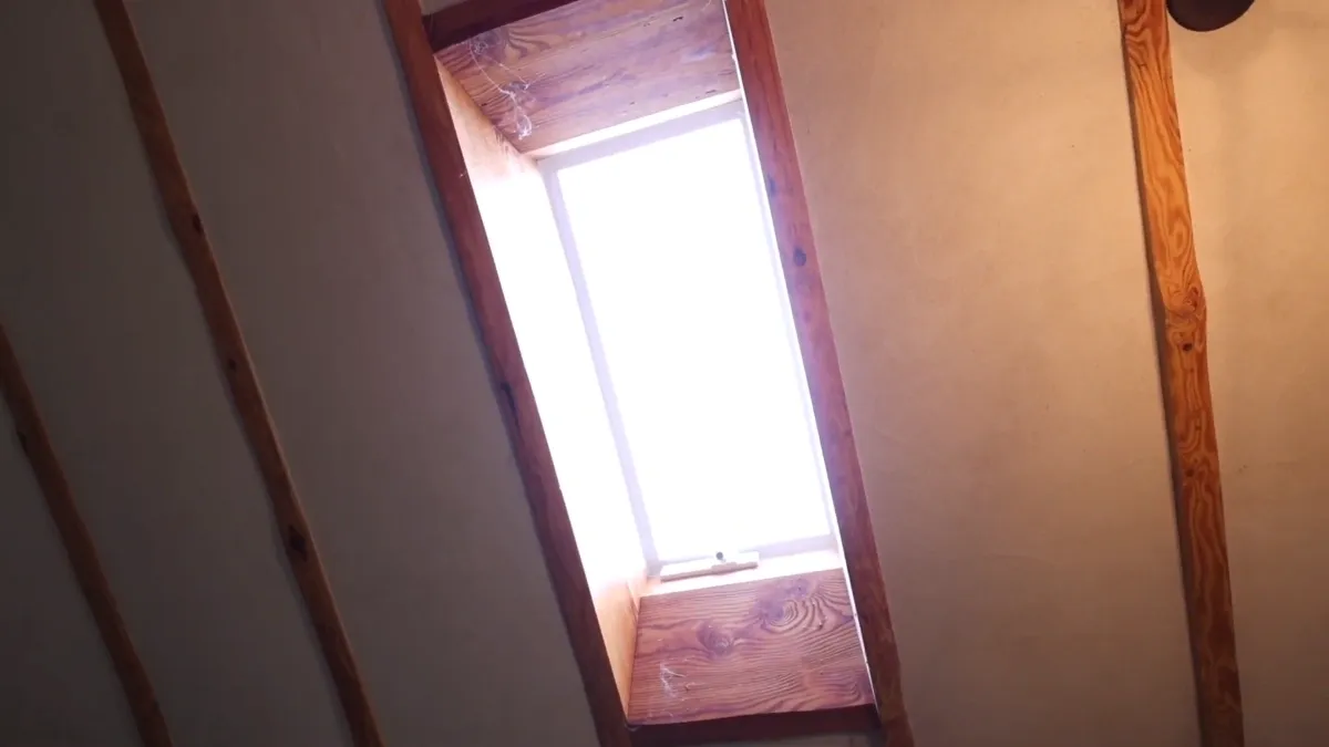 Frame at 01:44