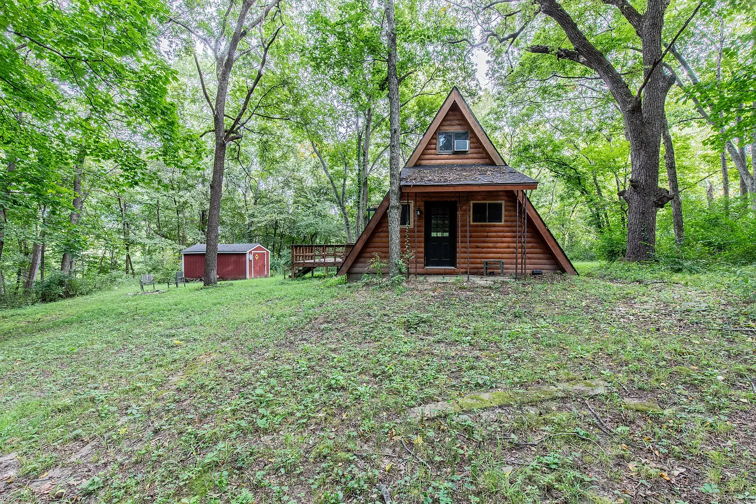 Back to the cabin, tucked in trees. The amazing old woman's taste shows.