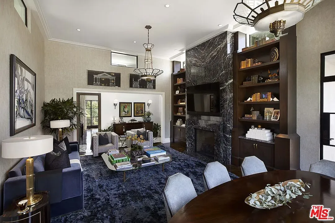 Not sure about the deep-blue rug, but it anchors everything nicely.
