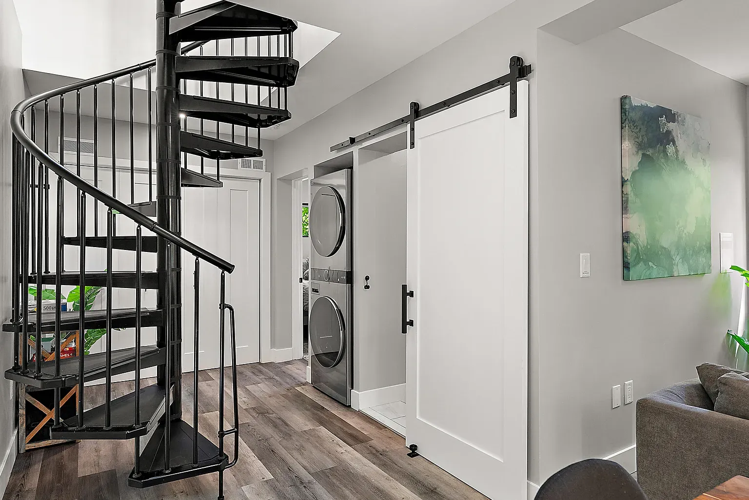 Entryway flexing that spiral staircase. Sculptural, but do groceries hate this?
