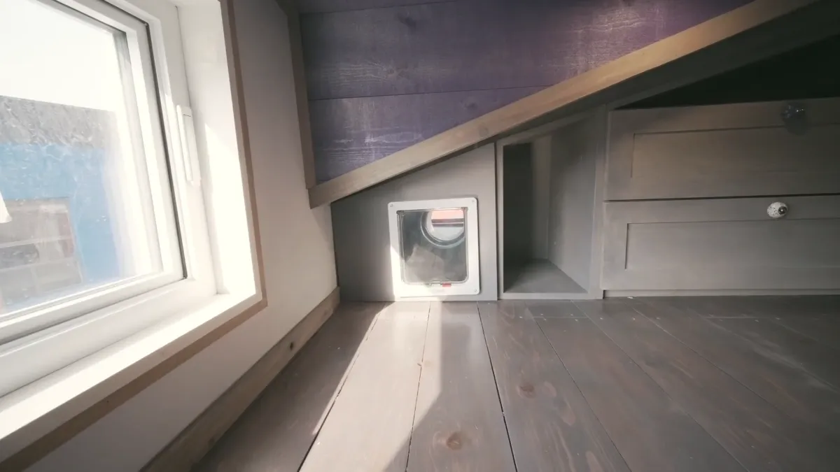 Frame at 8:00