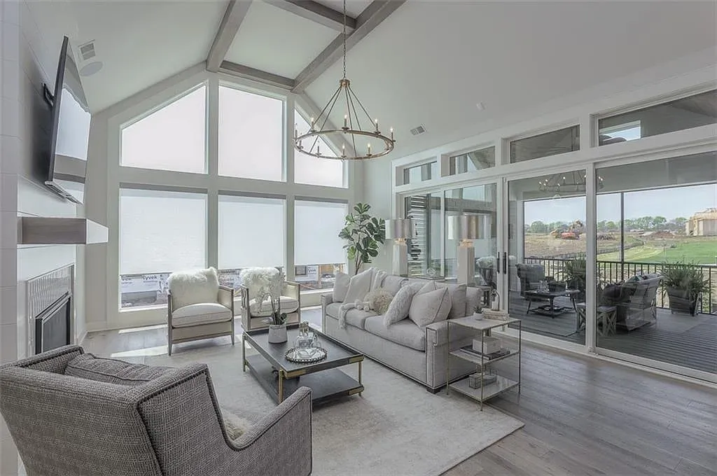 Floor-to-ceiling windows again—neutral palette, everything feels staged yet comfy.