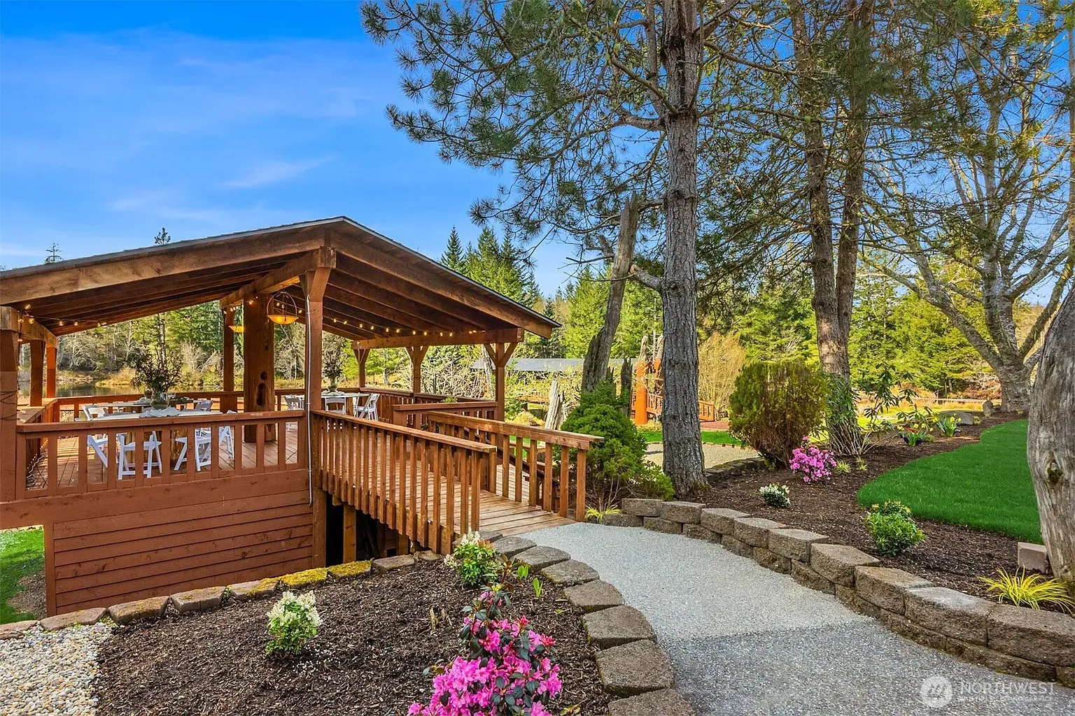 Gazebo time — clean lines, matching rails, lawn trimmed a haircut.