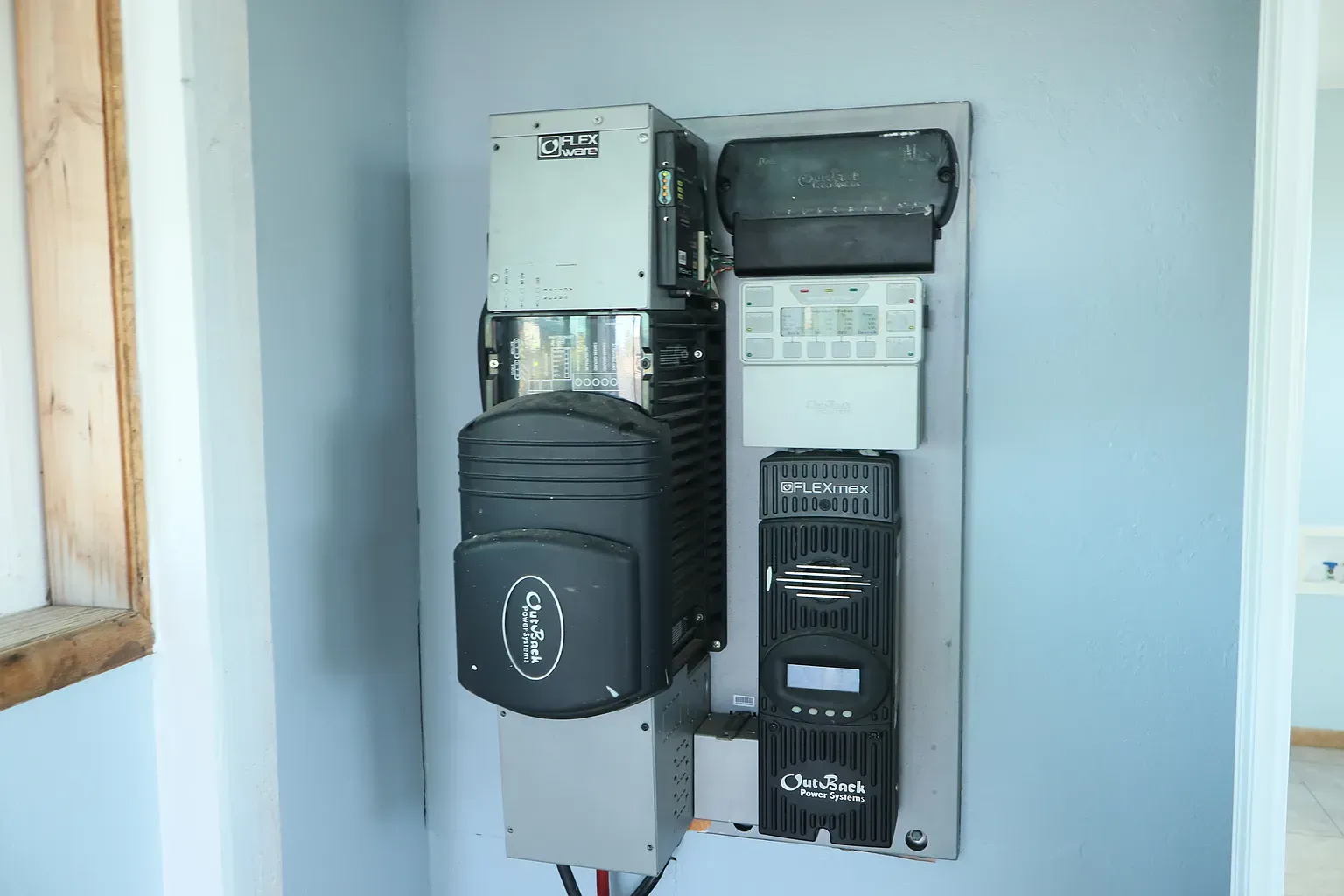 Here’s the panel situation — clean install, centered. Smart stuff or just breakers?