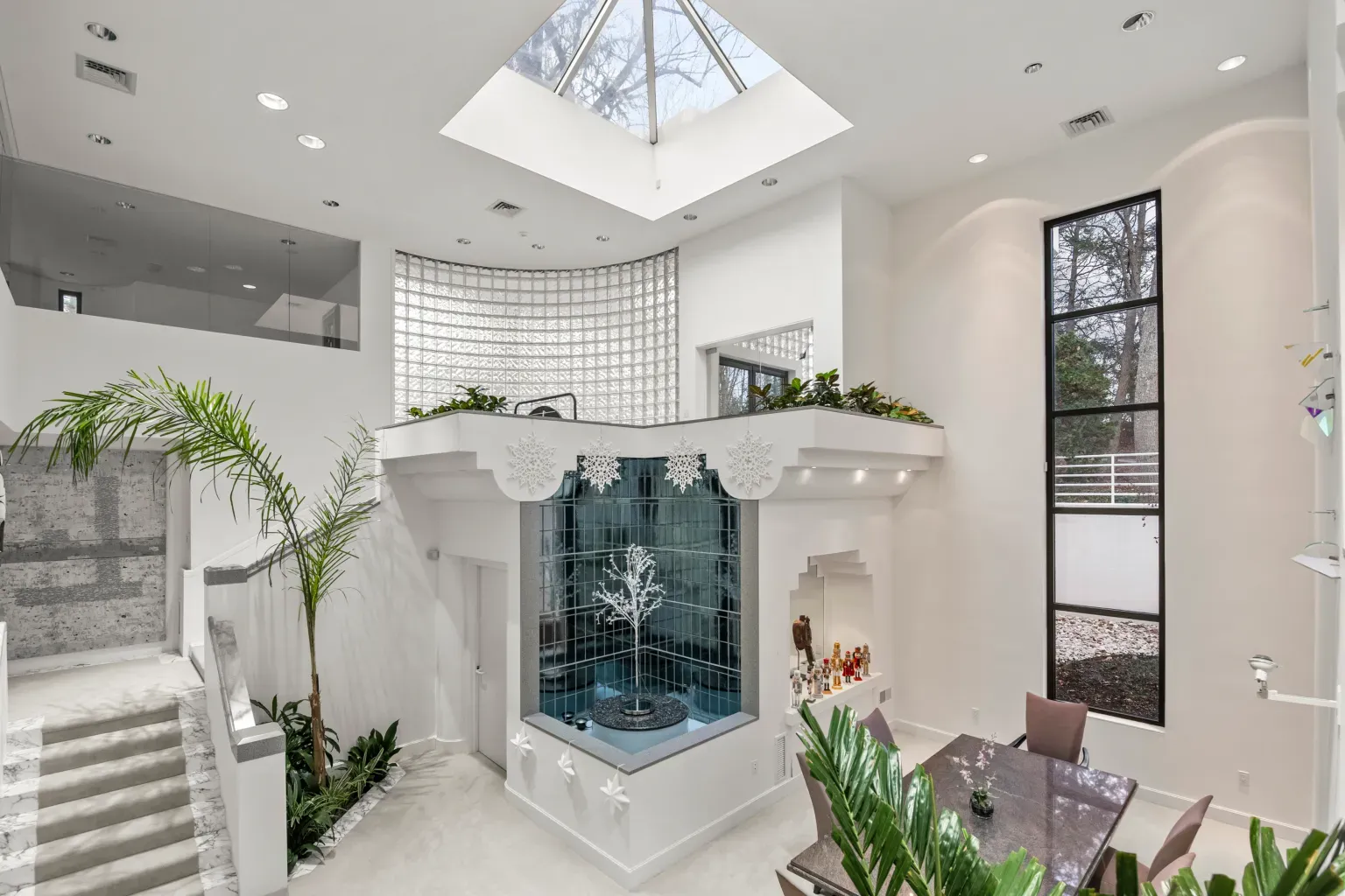 Skylight doing heavy lifting here. Walls are so white my phone adjusted exposure.