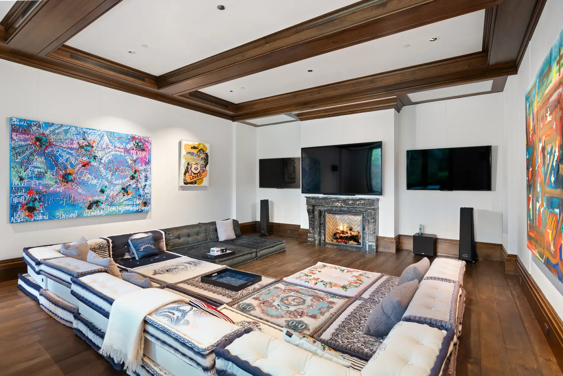 Not sure about this combo—dark coffered over bright walls. Works though?