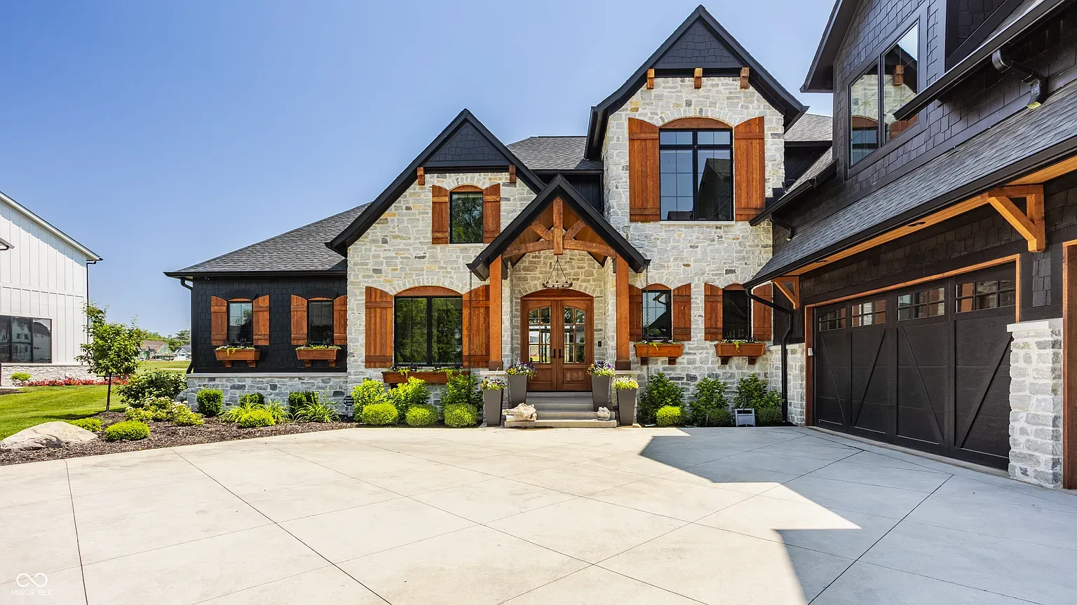 Another exterior angle. Light stone with dark trim still slaps.