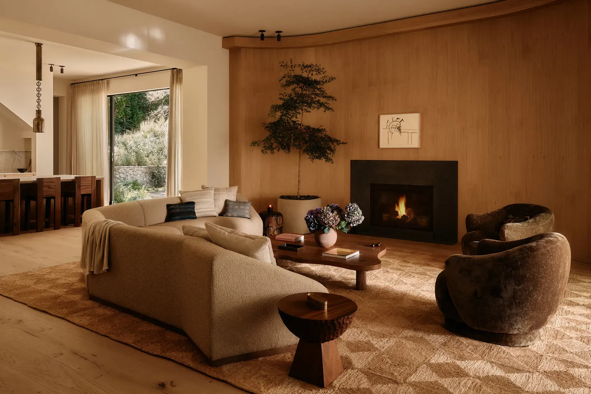 Gigantic sofa alert. Low wavy coffee table makes the whole space feel relaxed.
