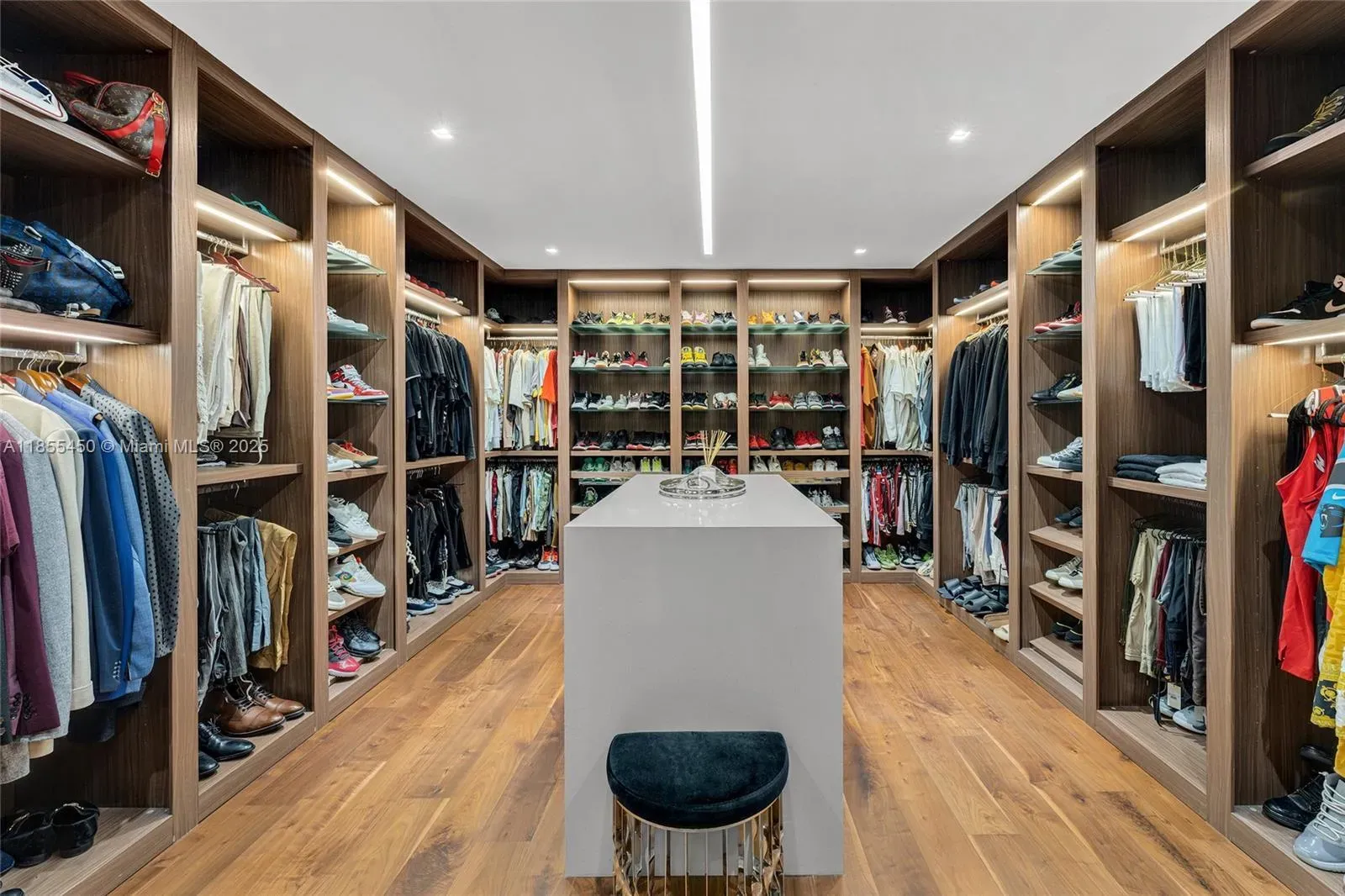 Closet flex. dark wood everywhere, everything lined up. I’m jealous.