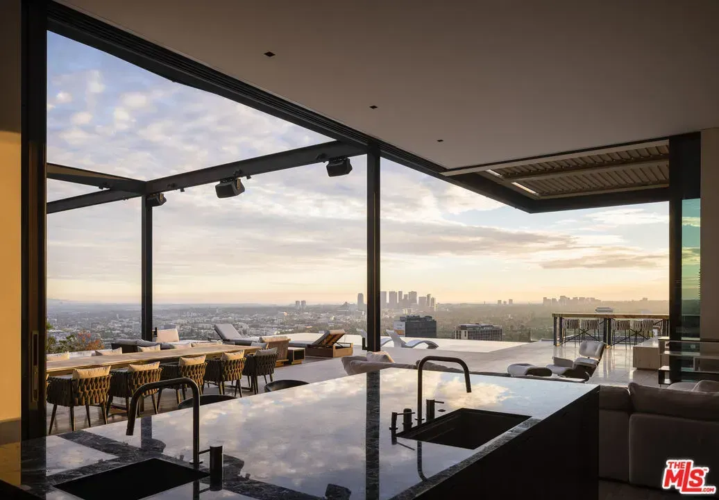 Here's the main space — glass walls, skyline everywhere. Breezy, kind of unreal.