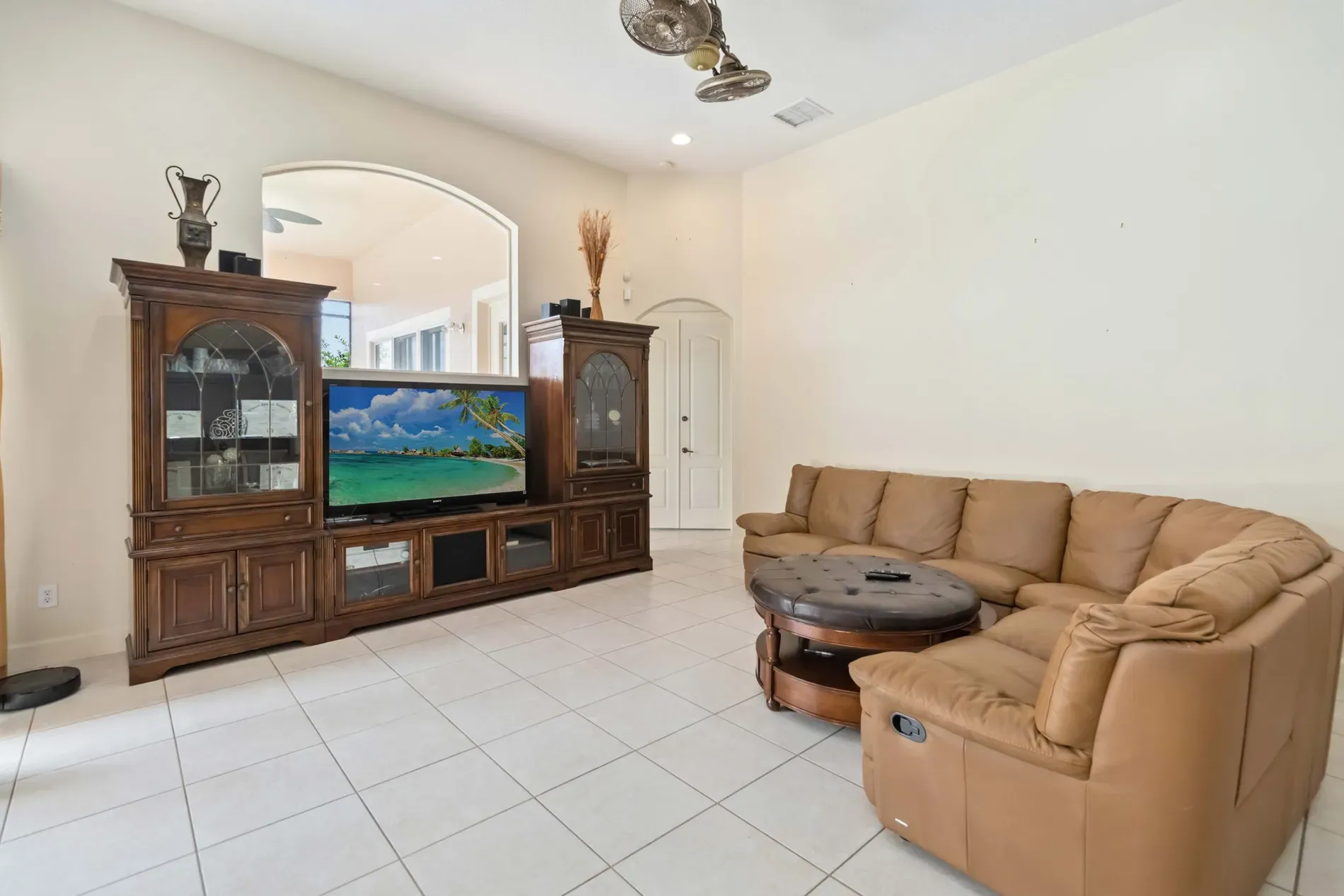 Okay, this sectional is huge. Looks dangerously nap-worthy.