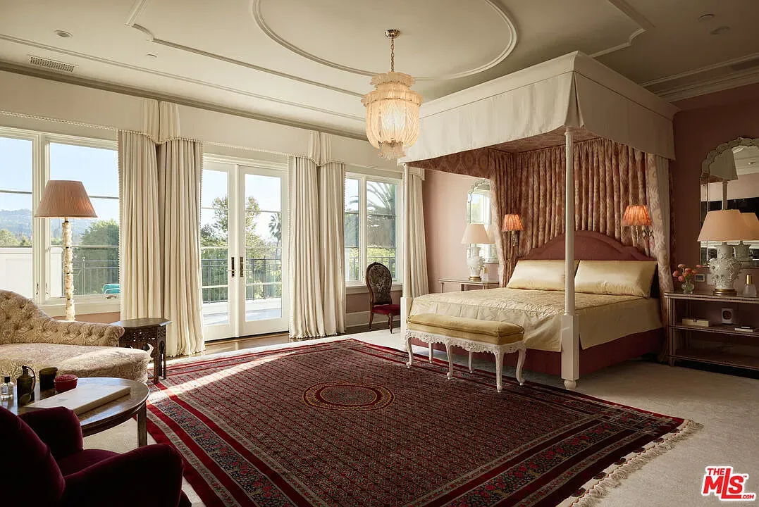 Four-poster drama in soft taupes. Kinda romantic without being fussy.