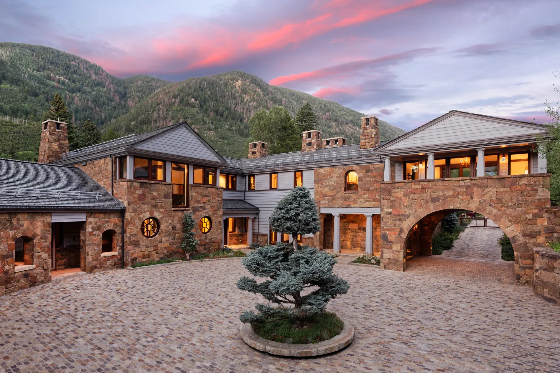 Another exterior—stone meets sleek wood. From this angle, mountains do the work.