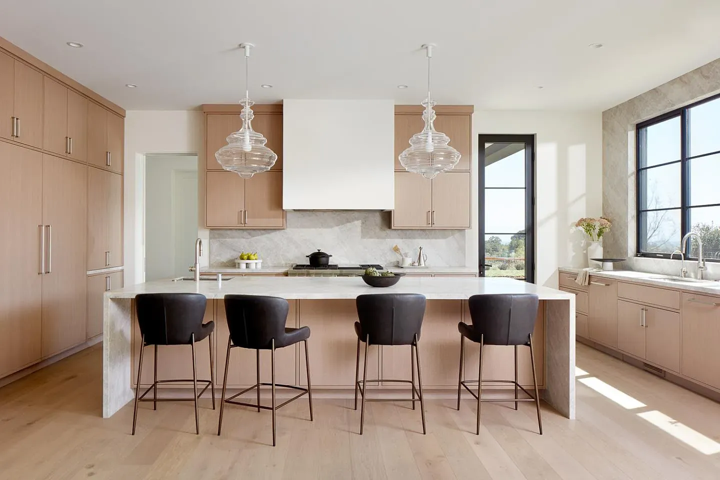 Big island, warm wood cabinetry, super clean lines. I’m into this.
