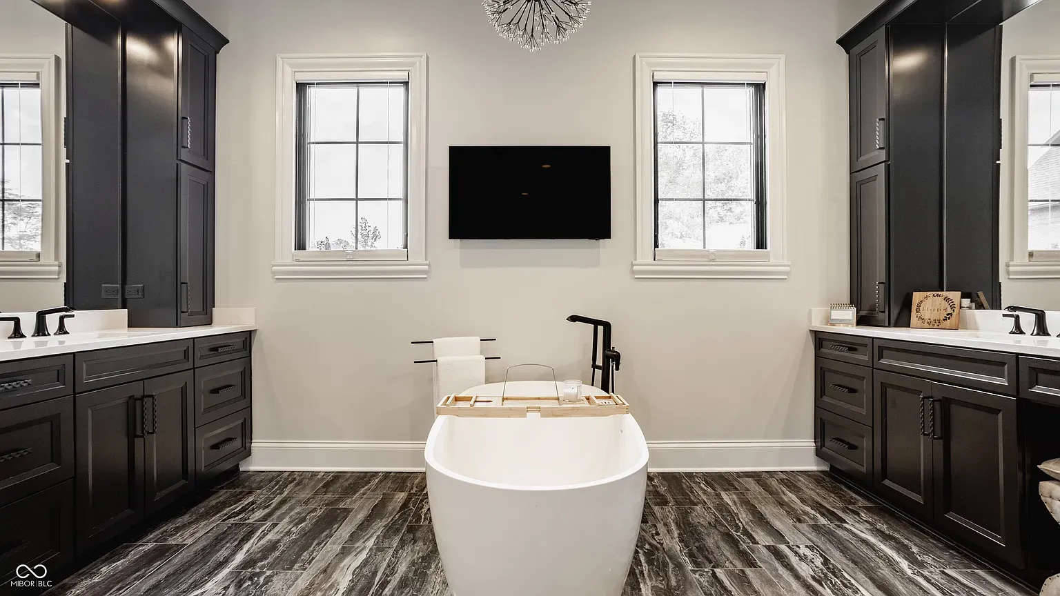 Tub centered between windows. I'm not leaving that spot.