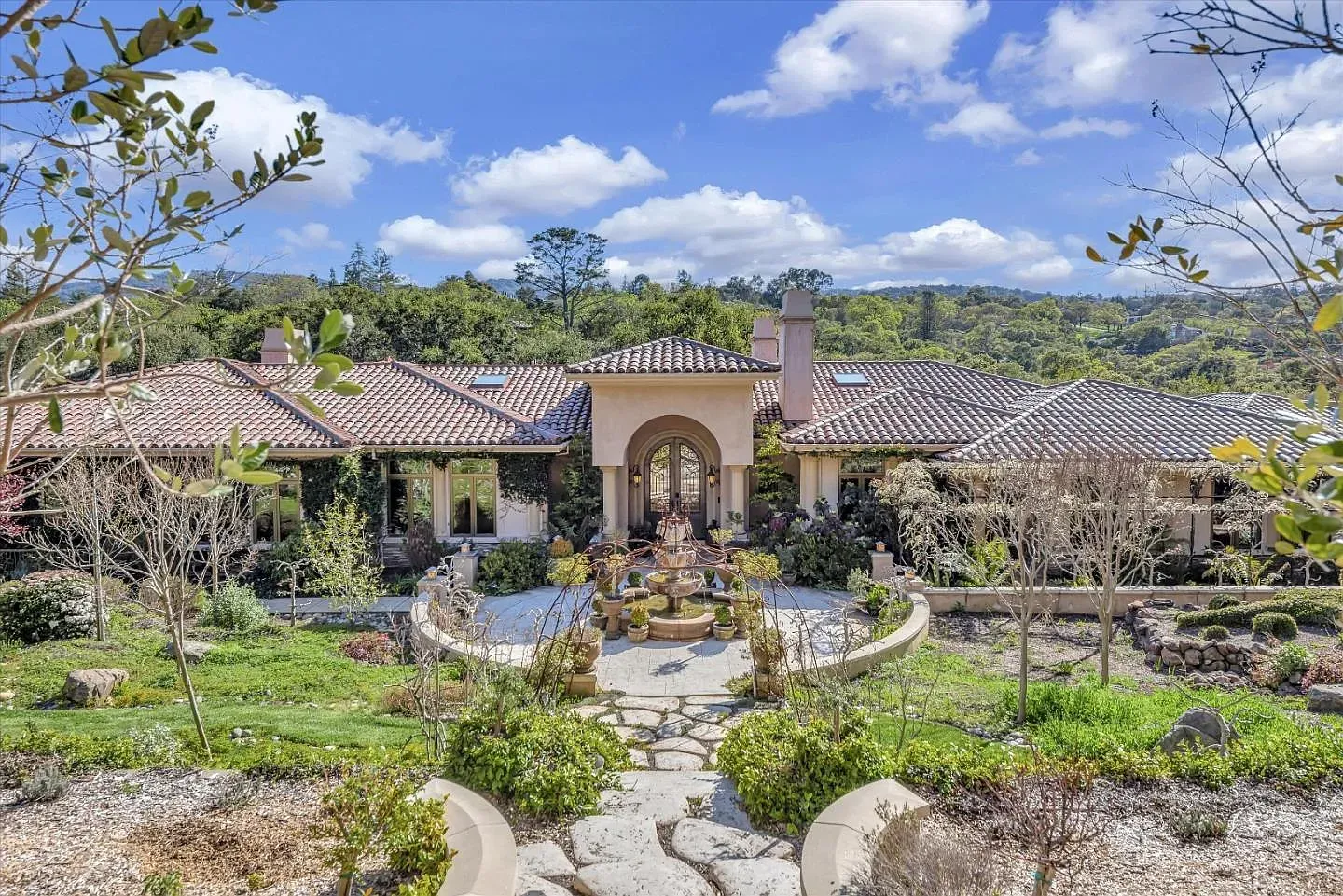 Terracotta roof, stucco walls, and palm vibes. Classic Mediterranean done right.