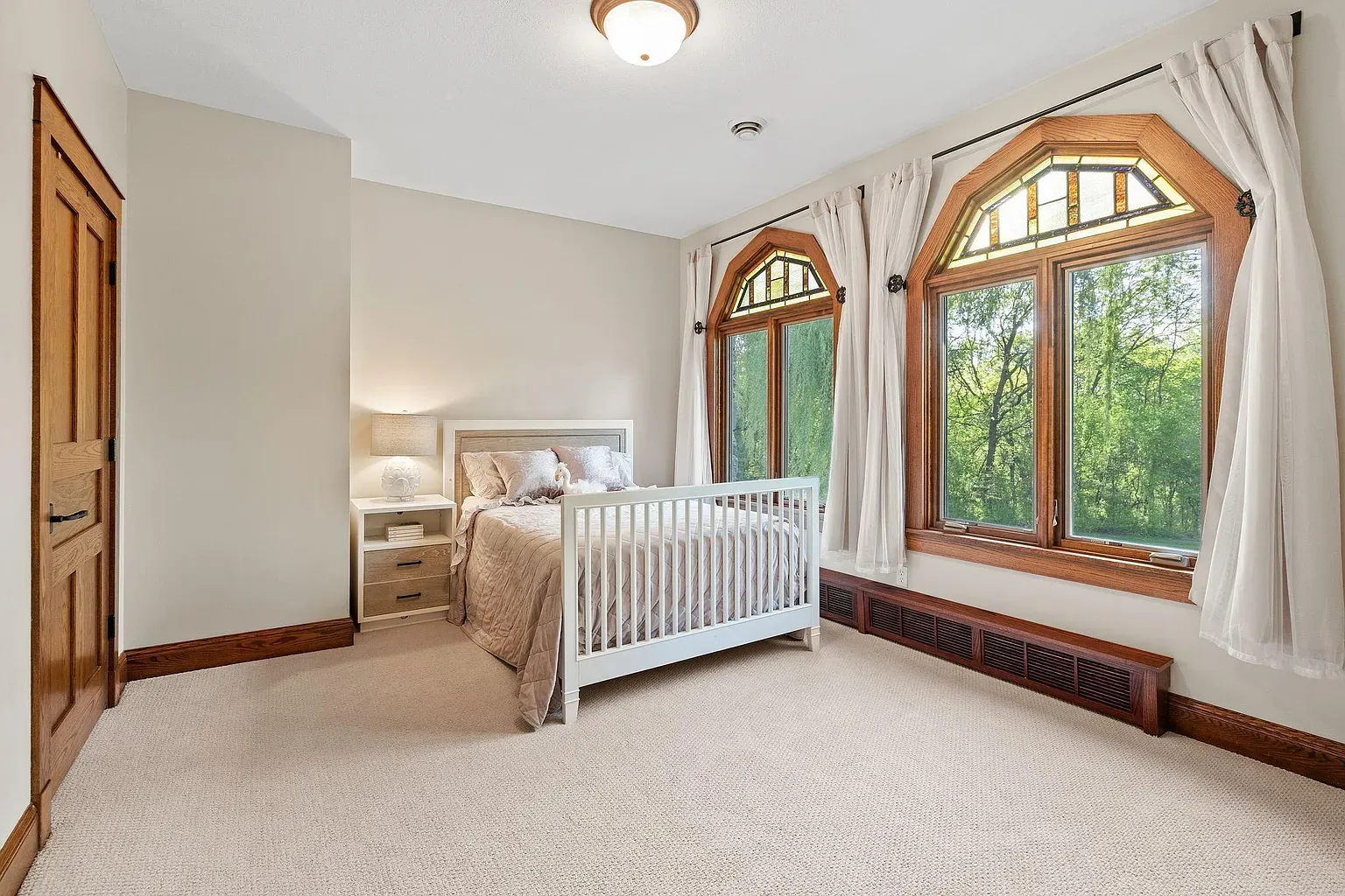 Calm bedroom, arched windows doing all the work. I'd sleep great here.