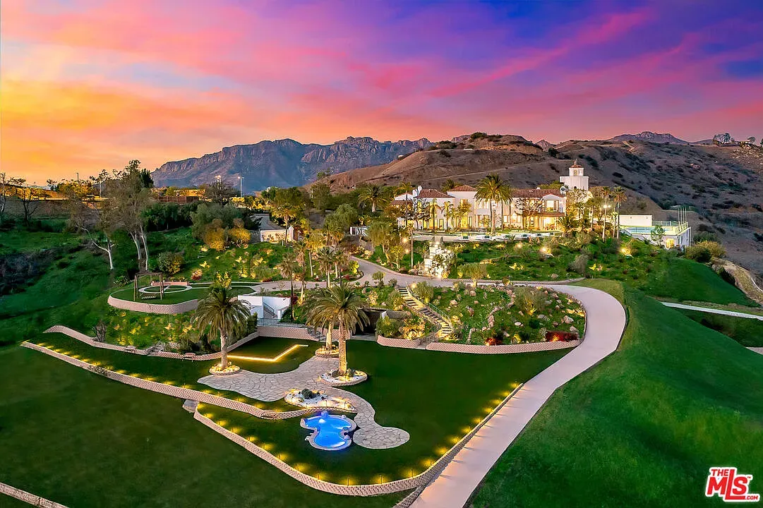 Here’s the hillside estate at sunset. Tropics mood, palms everywhere, kind of dreamy.