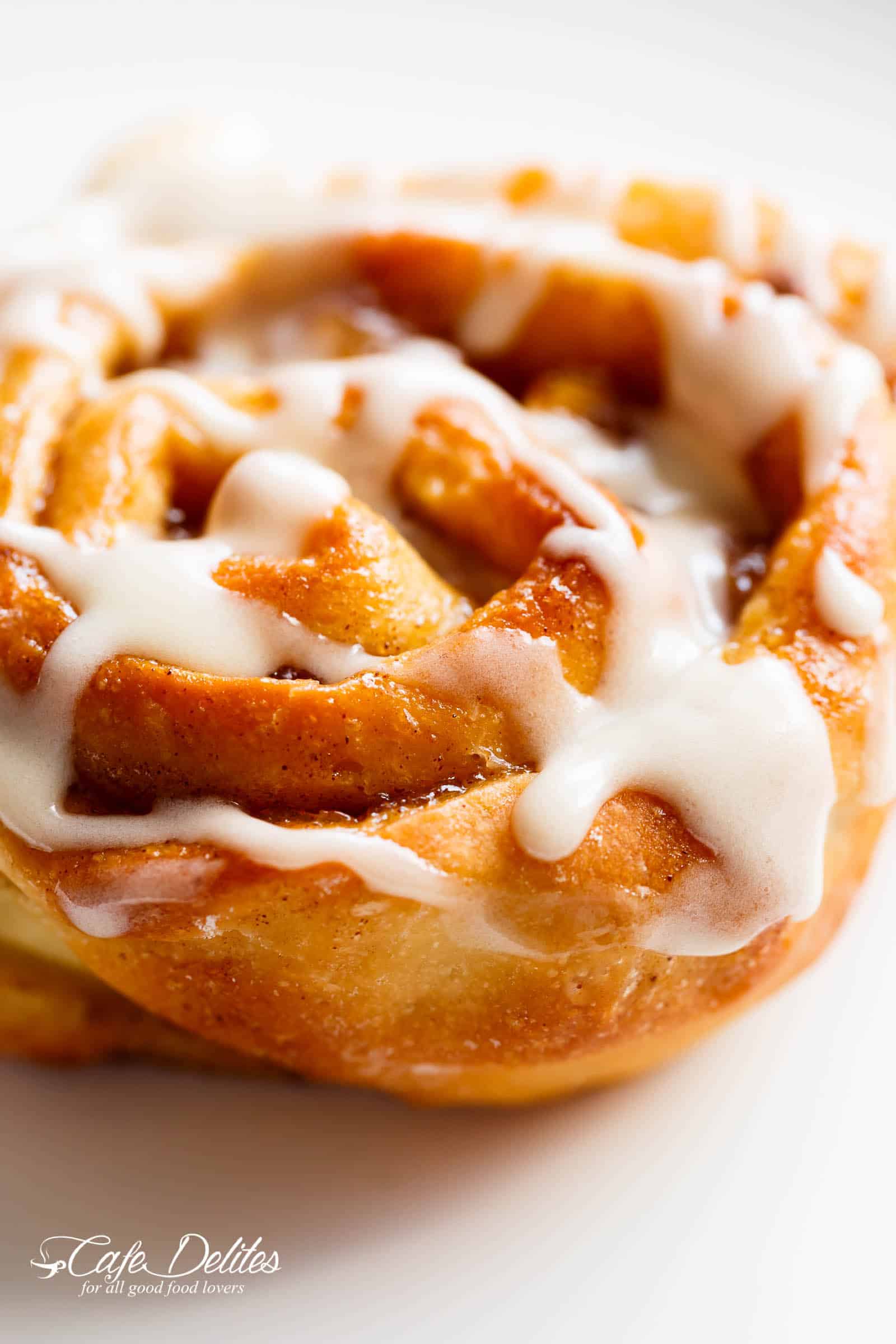 apple pie cinnamon rolls