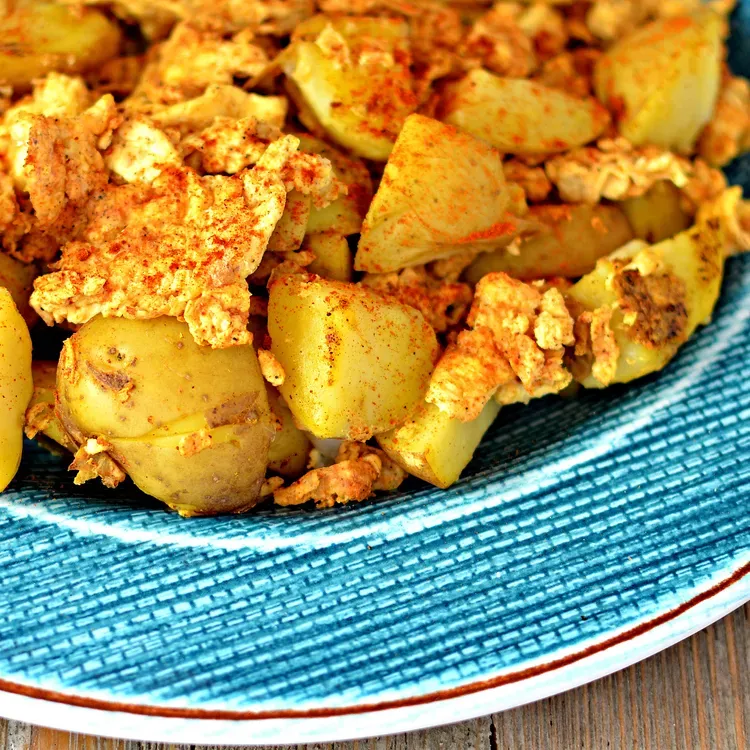 Spicy Potatoes and Scrambled Eggs