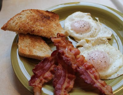 How to Microwave Bacon and Eggs