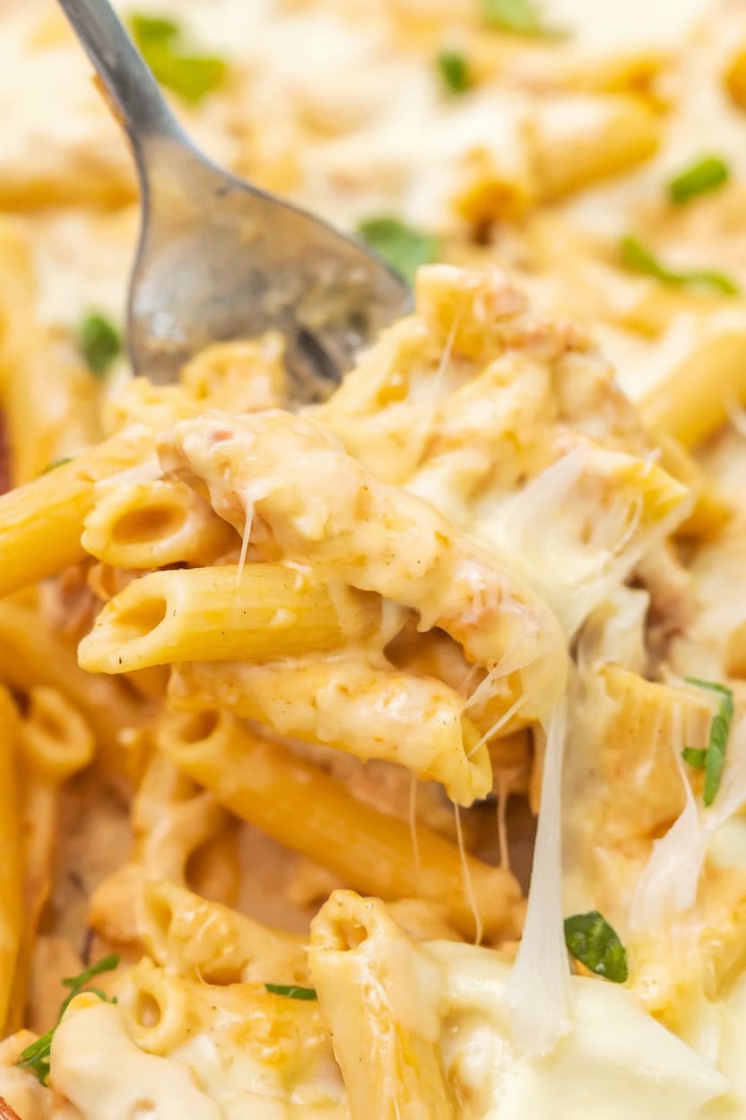 Healthy Buffalo Chicken Pasta Bake