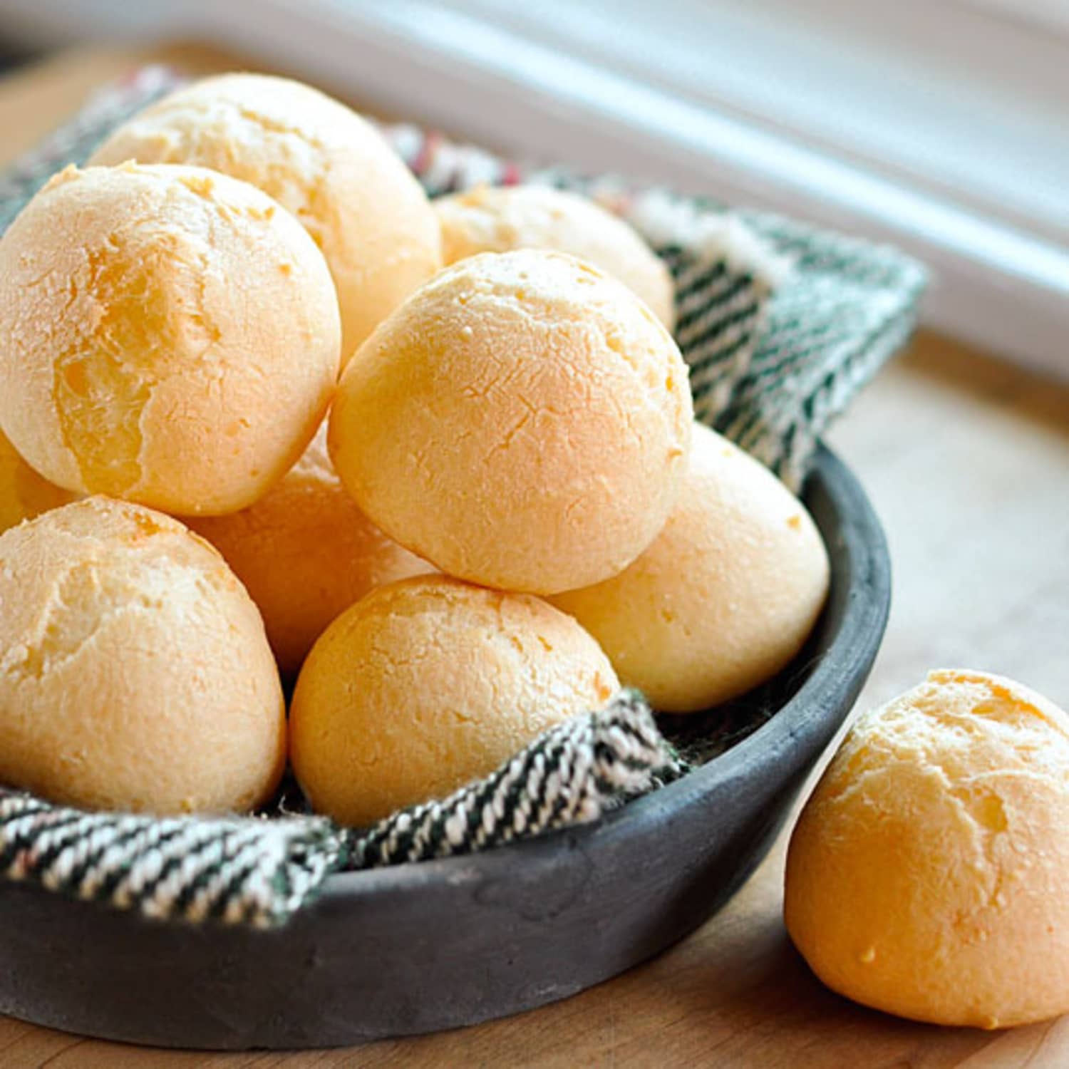 Easy Brazilian Cheese Bread (Pão de Queijo)
