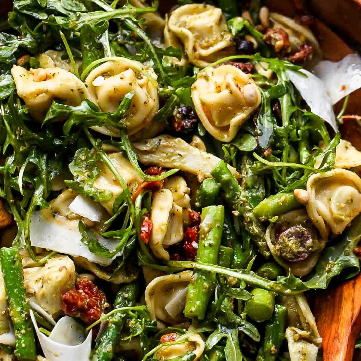 Easy Pesto Tortellini Pasta Salad