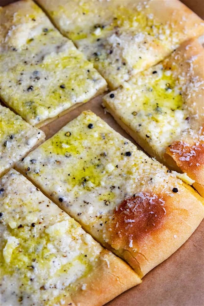Cacio e Pepe Pizza