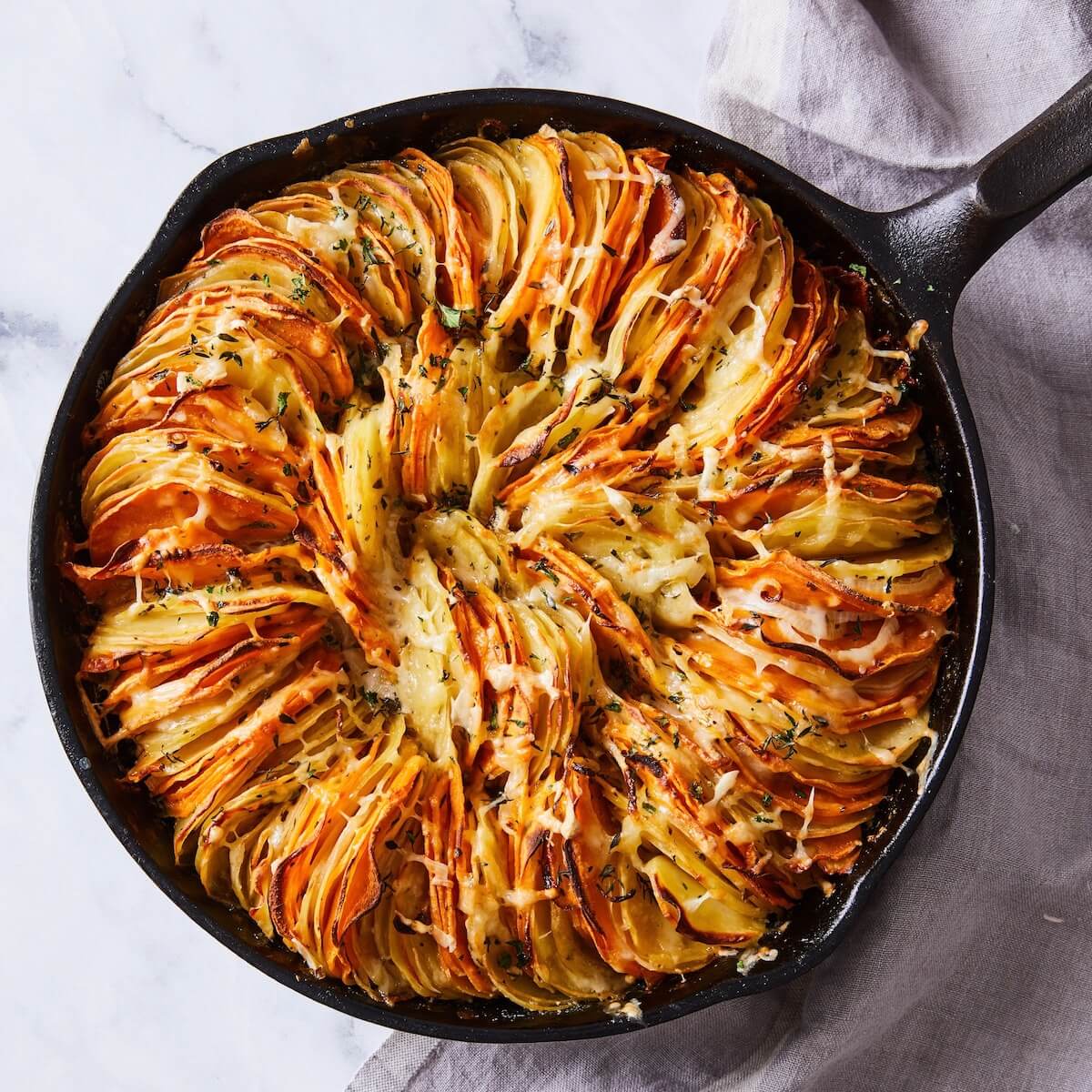 Cast-Iron Potatoes au Gratin