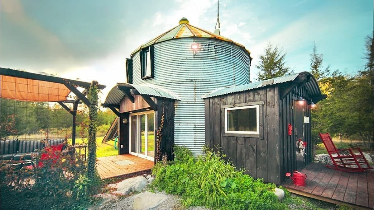 The Round Little House That Hugs Back