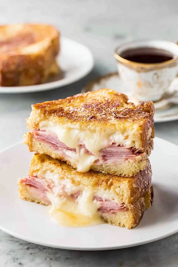 Monte Cristo Sandwich (Ham Cheese French Toast)