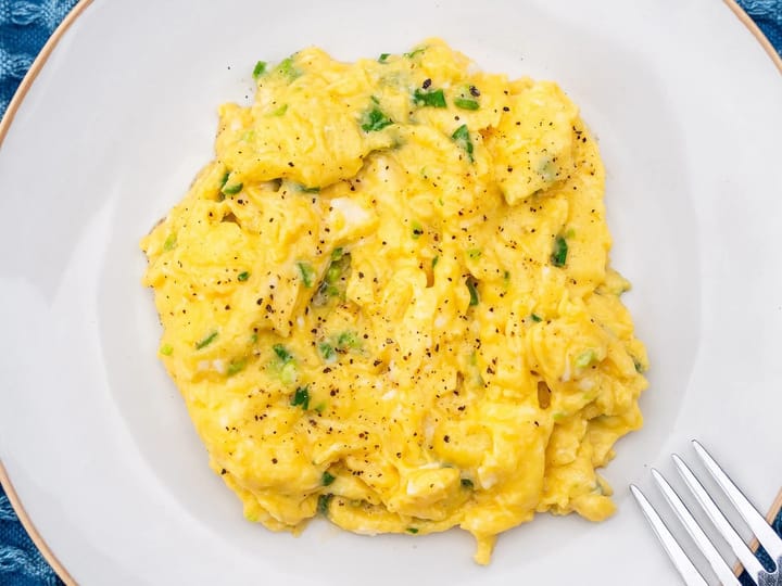Oprah’s Perfect Scrambled Eggs (4-Ingredients Only!)